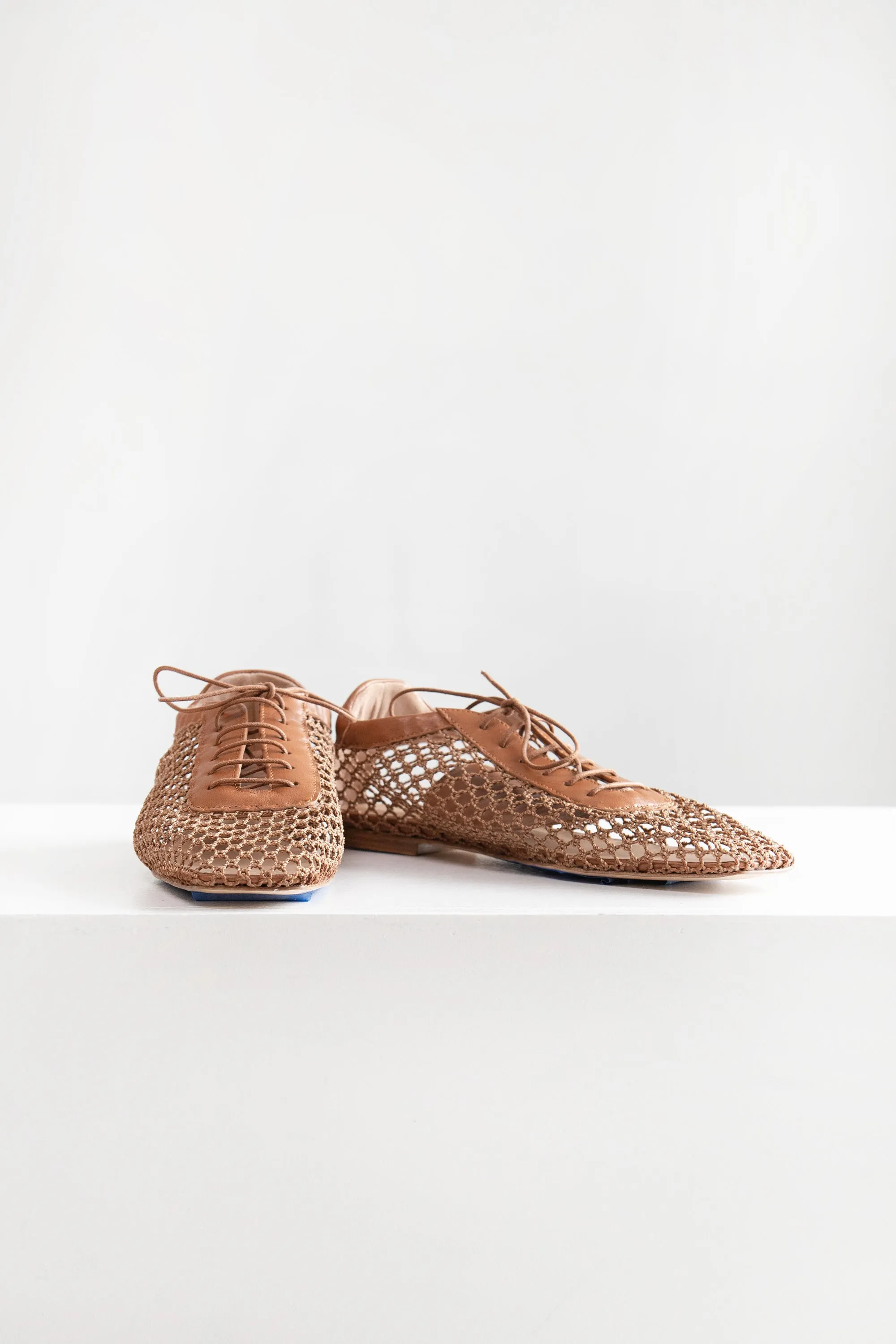 Antonia, Brown