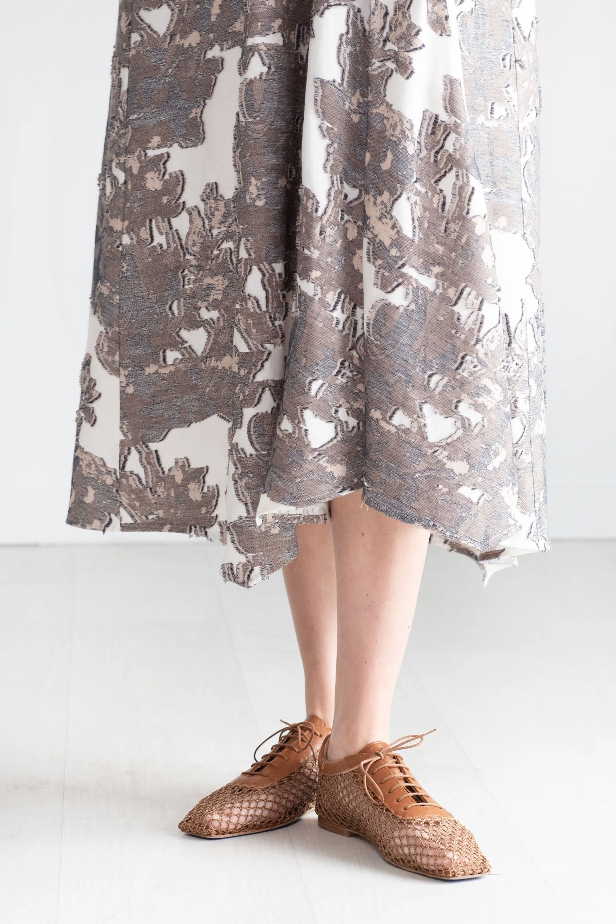 Antonia, Brown
