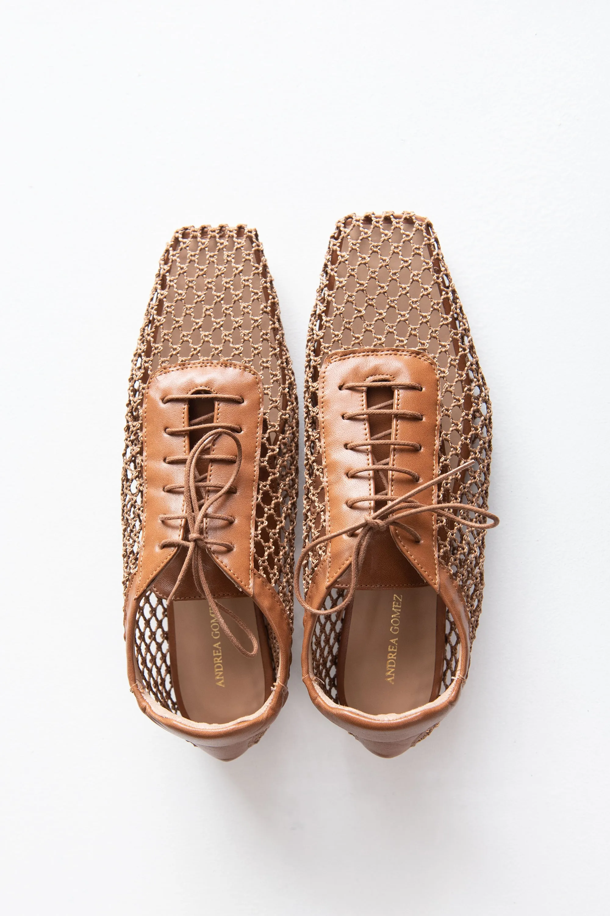 Antonia, Brown