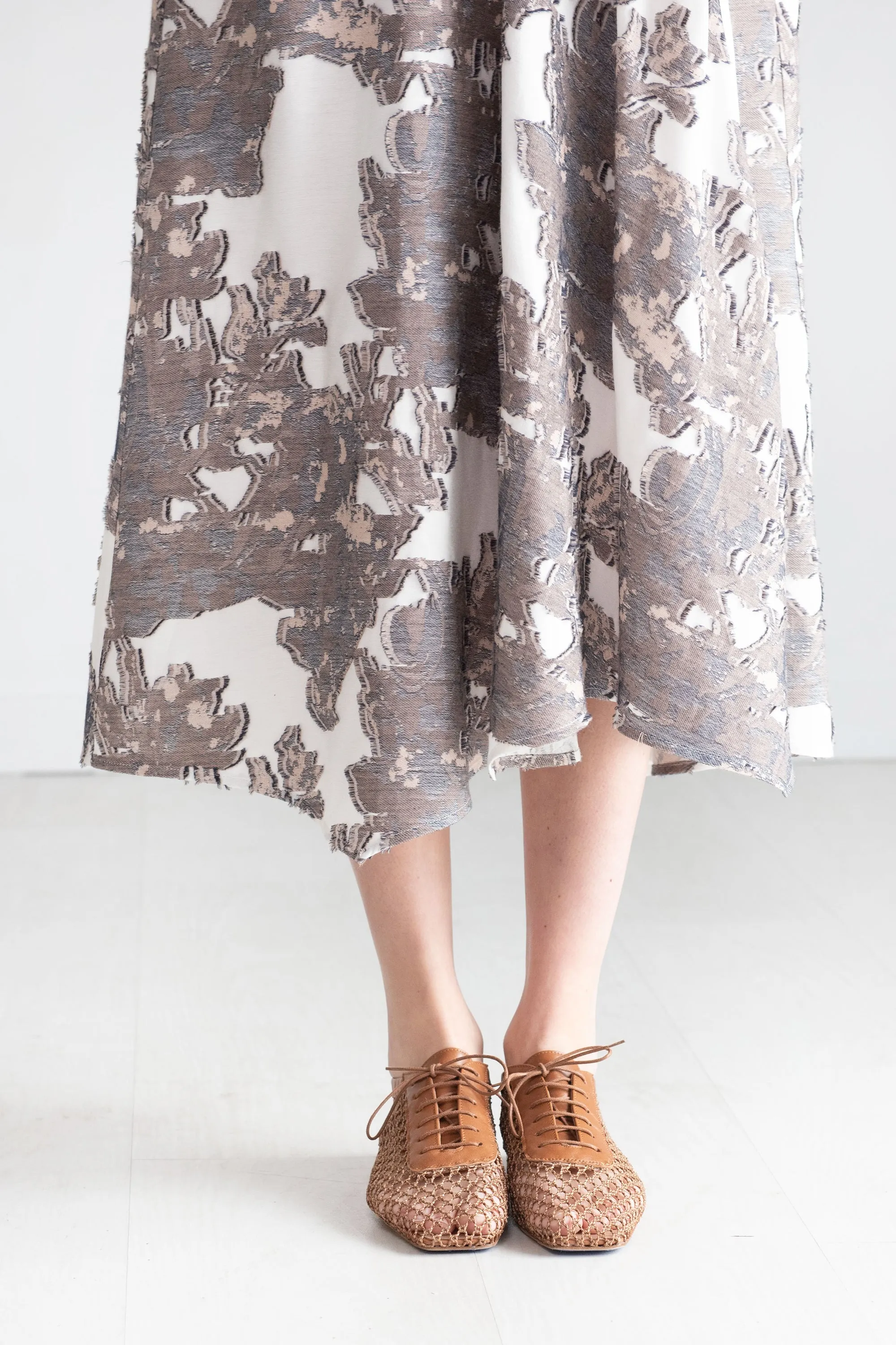 Antonia, Brown