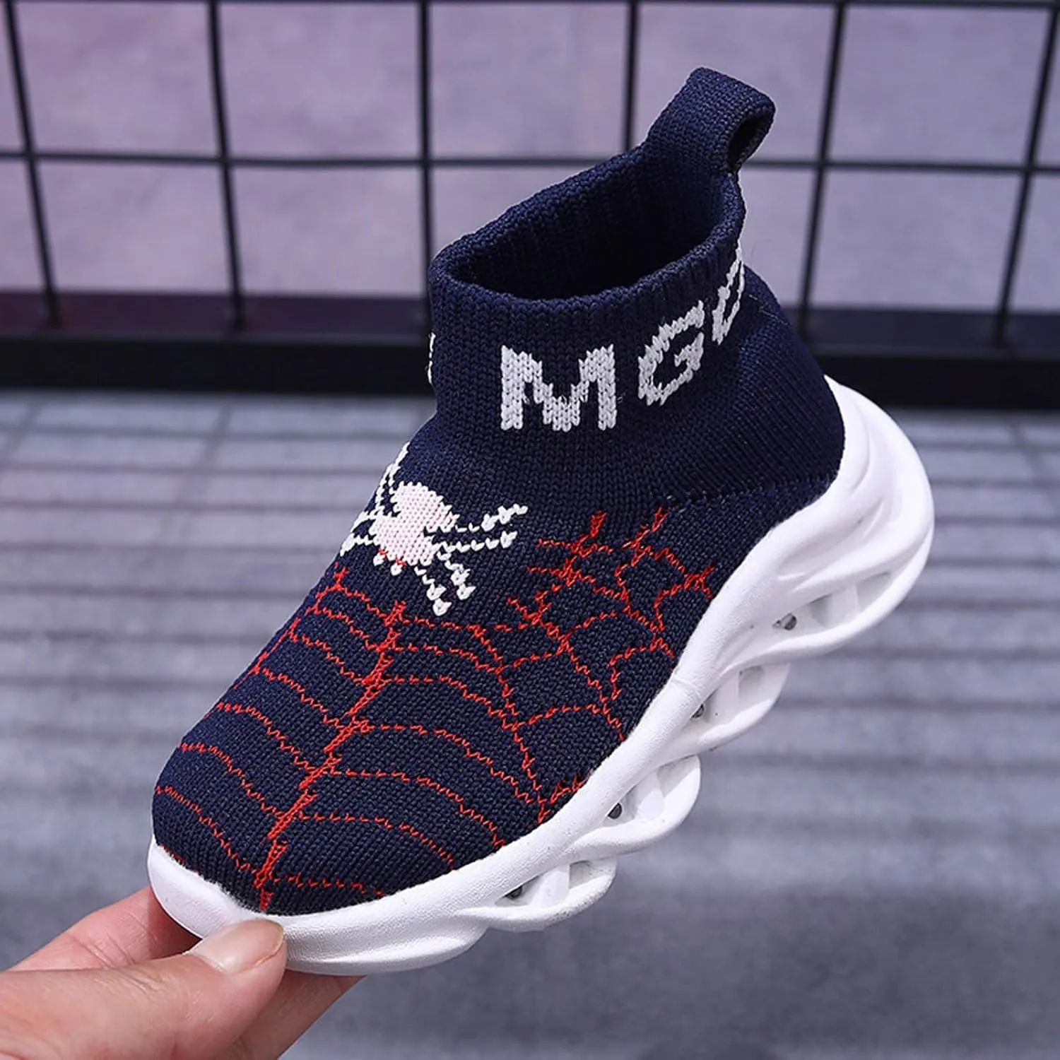 IWIHMIV Kids Tennis Shoes Light Up Walking Sneakers Boys Lightweight Breathable Running Athletic Shoes
