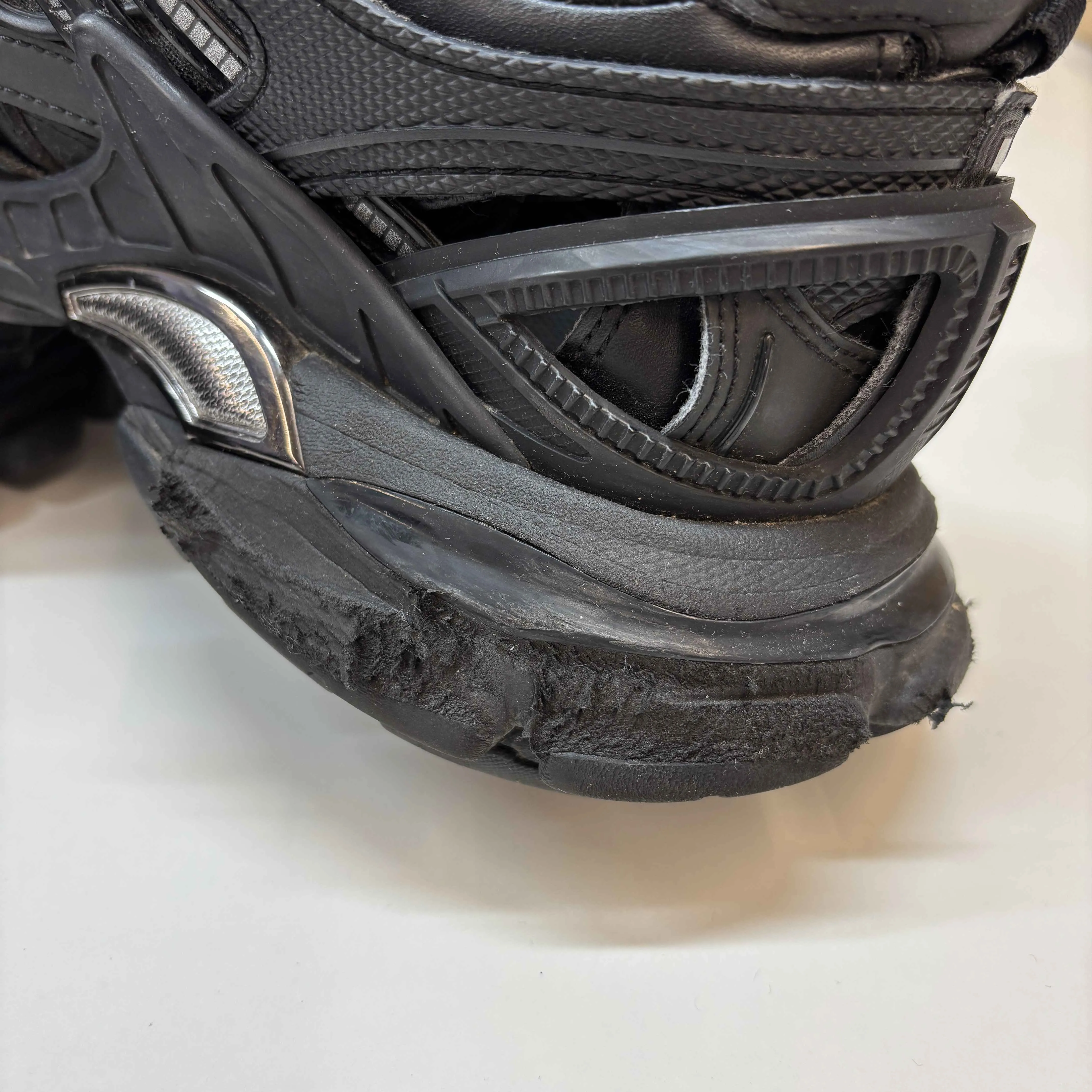 Men's Track 2 Low Trainers Black Size EU 41 / UK 7