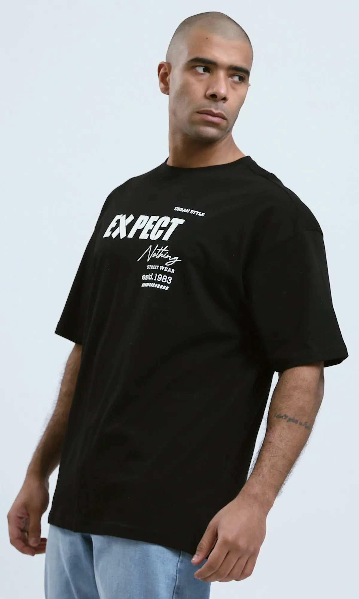 O178979 - Round Neck Elbow Sleeves Black Printed Tee