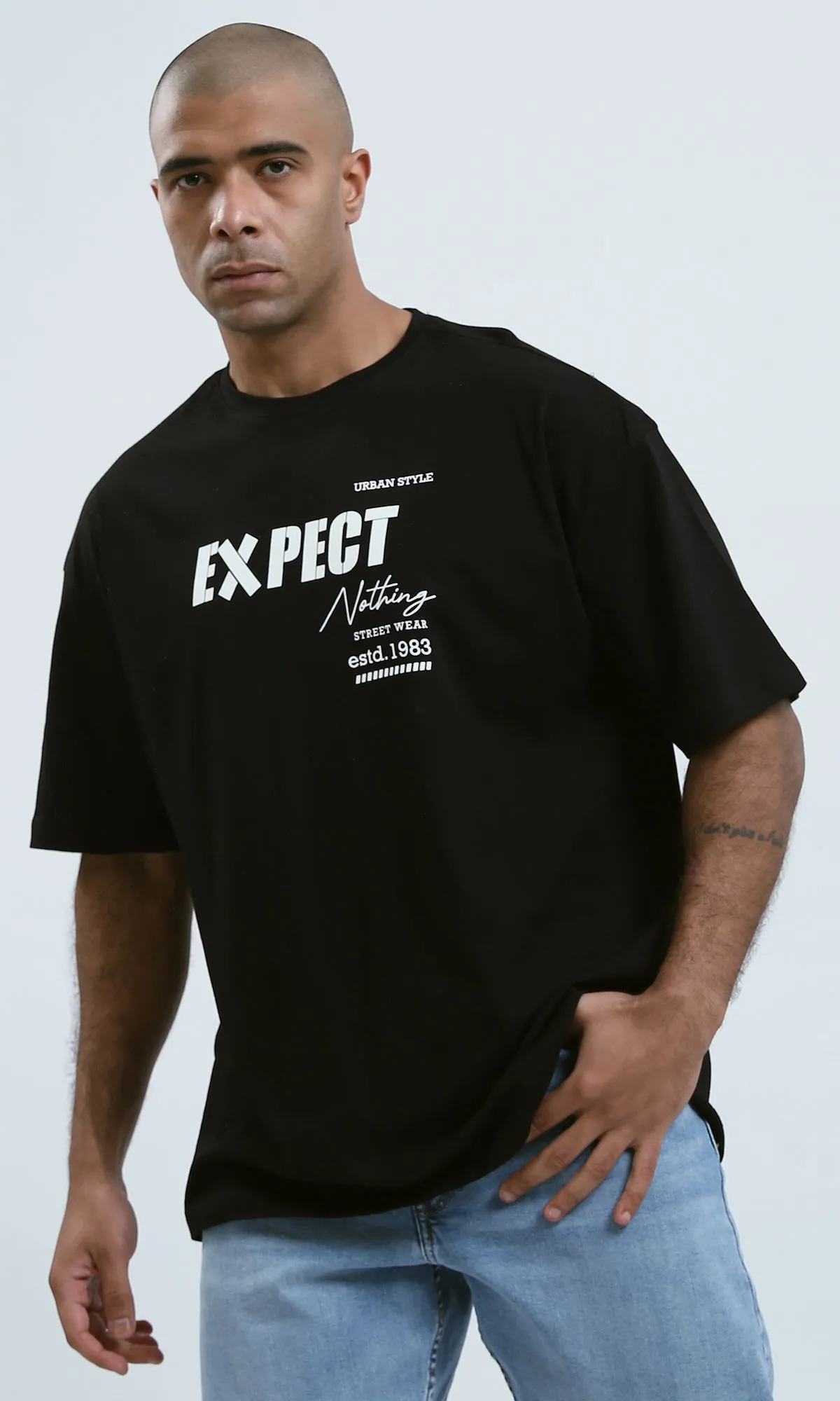 O178979 - Round Neck Elbow Sleeves Black Printed Tee